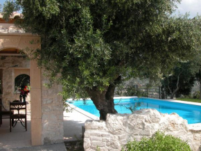 Sprawling Vlilla in Malades with Private Pool Garden Terrace